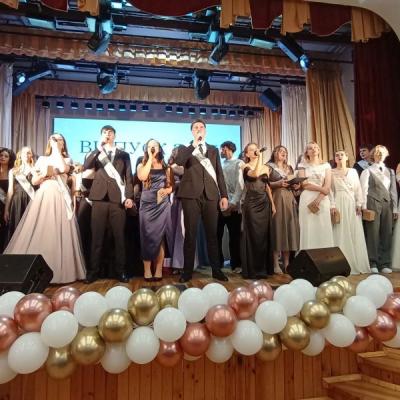 Photo 5377743060177384294 Y