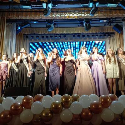 Photo 5377743060177384301 Y