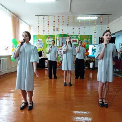 Photo 5399874287919300262 Y