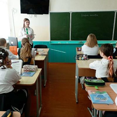 Photo 5402126087732984629 Y